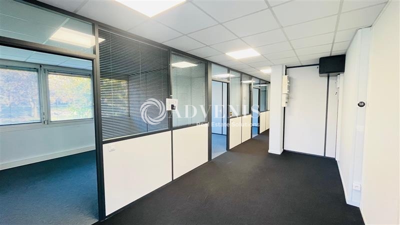 Location Bureaux BRUGES (33520) - Photo 1