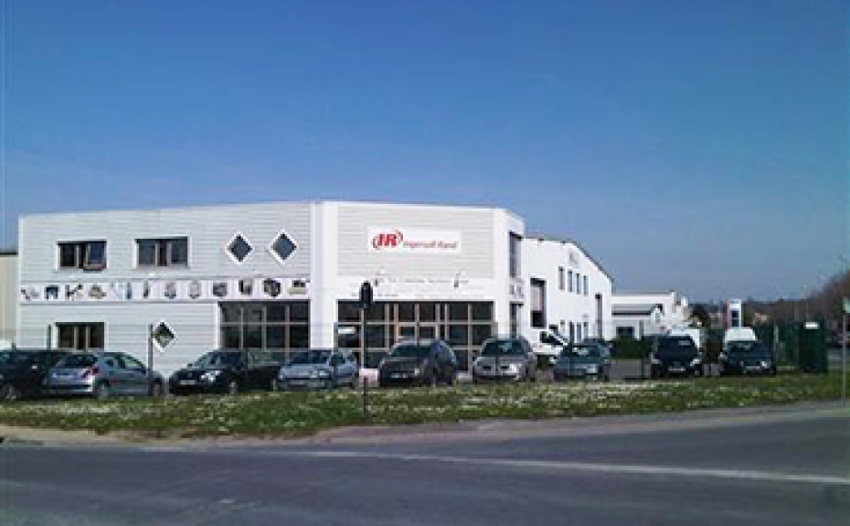 Transaction : location de 1 150 m² de locaux d'activités à Lagny sur Marne (77) par la société PROEF FRANCE