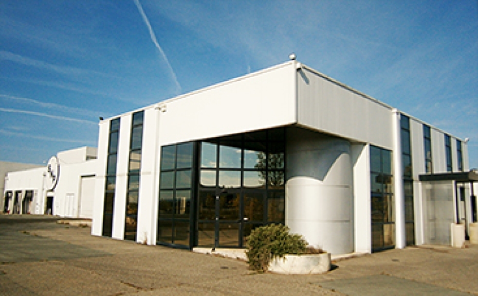 Transaction : vente d'un bâtiment d'activités de 4 182 m² à Couffouleux (81) à EUROTEK DISTRIBUTION