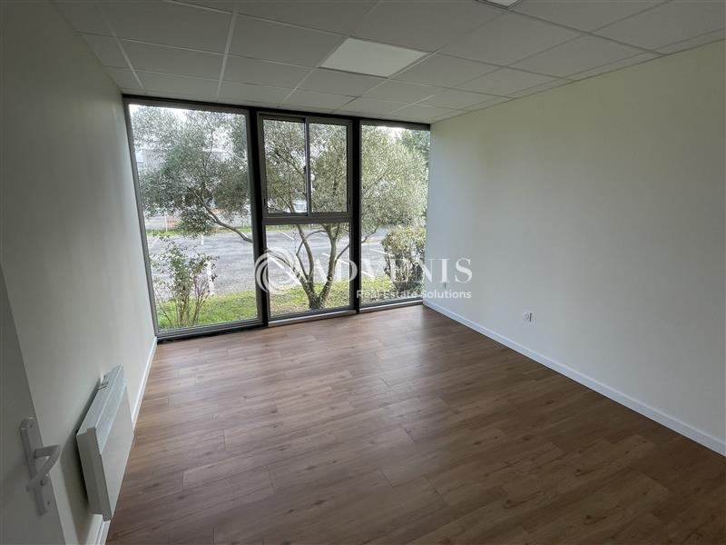 Location Bureaux BORDEAUX (33300) - Photo 3