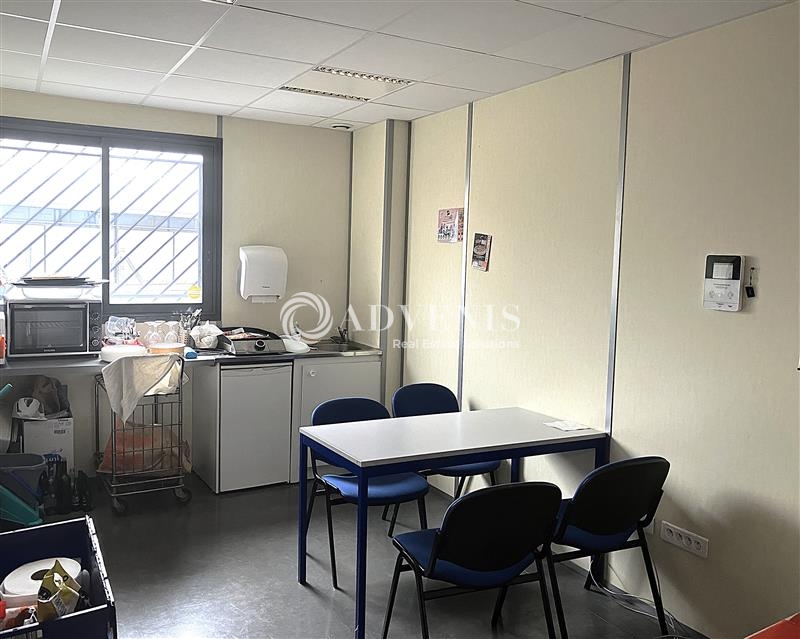 Location Commerces SAINT DOULCHARD (18230) - Photo 3