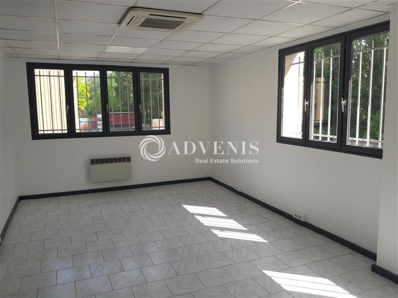 Location Activités Entrepôts EMERAINVILLE (77184) - Photo 2