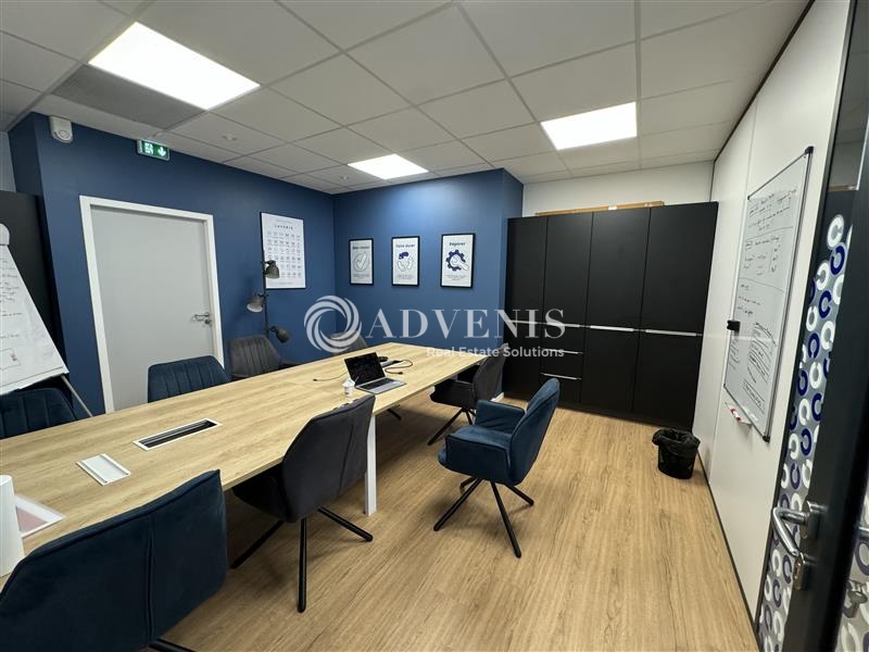 Location Bureaux CHESSY (77700) - Photo 1