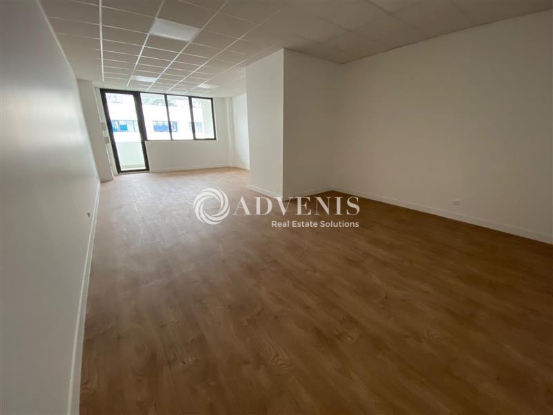 Location Bureaux SERRIS (77700) - Photo 1