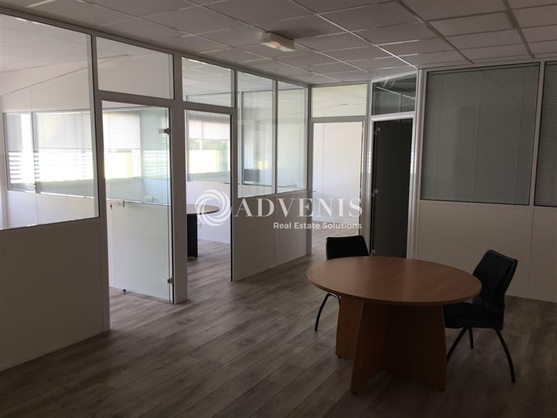 Location Bureaux TRAPPES (78190) - Photo 1