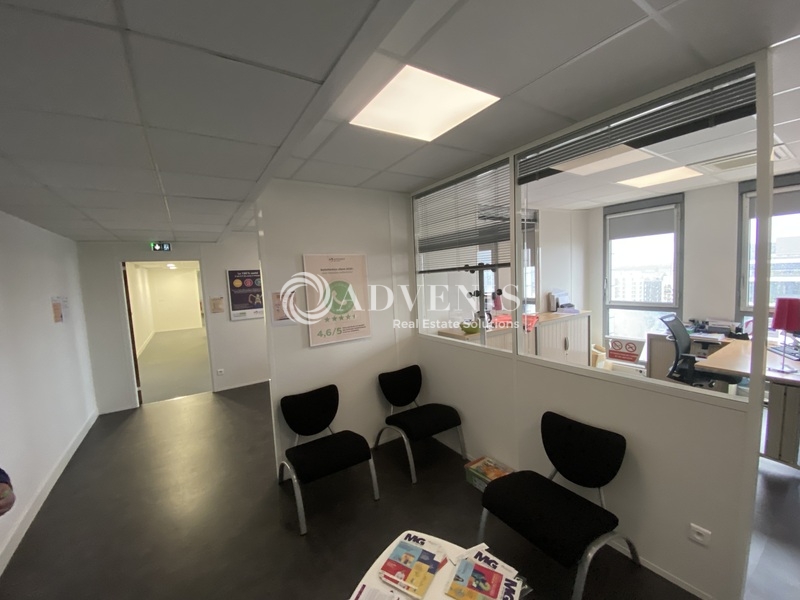 Vente Utilisateur Bureaux MONTIGNY LE BRETONNEUX (78180) - Photo 5