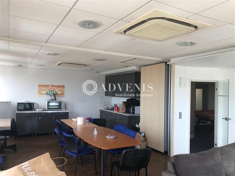 Location Bureaux MONTIGNY LE BRETONNEUX (78180) - Photo 2