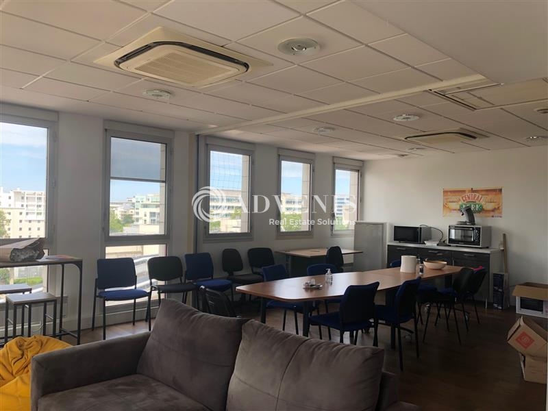 Location Bureaux MONTIGNY LE BRETONNEUX (78180) - Photo 1