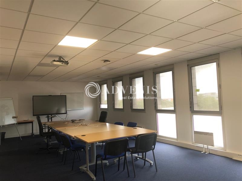 Location Bureaux MONTIGNY LE BRETONNEUX (78180) - Photo 4