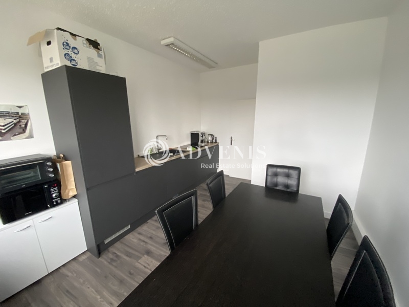 Vente Utilisateur Bureaux MONTIGNY LE BRETONNEUX (78180) - Photo 2