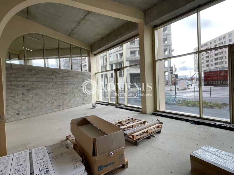 Location Commerces BORDEAUX (33100) - Photo 3