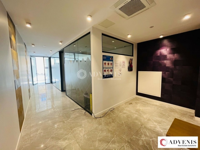 Location Commerces BORDEAUX (33000) - Photo 8