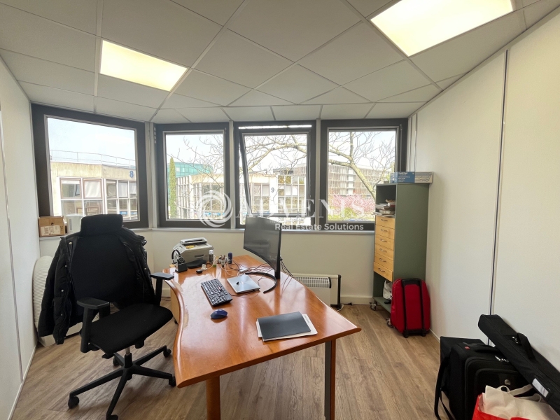 Location Bureaux BRUGES (33520) - Photo 3