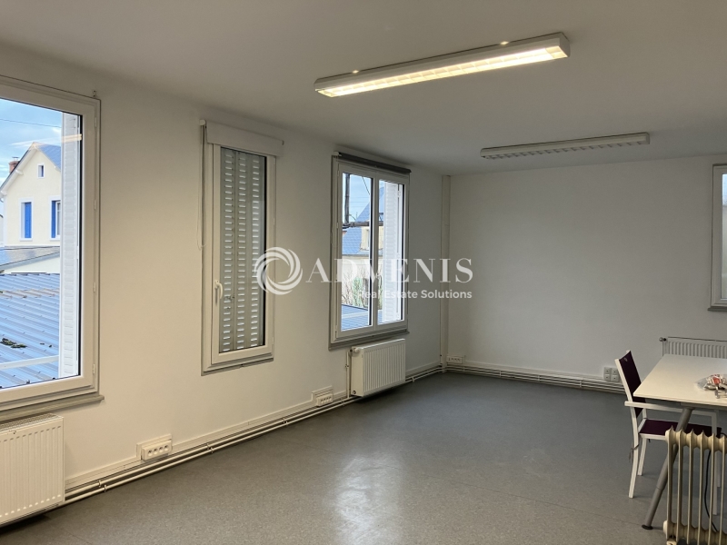 Location Bureaux SAINT DOULCHARD (18230) - Photo 2