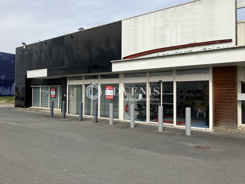 Vente Investisseur Commerces SAINT GERMAIN DU PUY (18390) - Photo 1