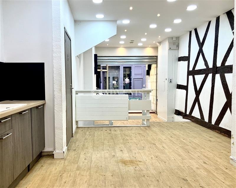 Location Commerces BOURGES (18000) - Photo 2