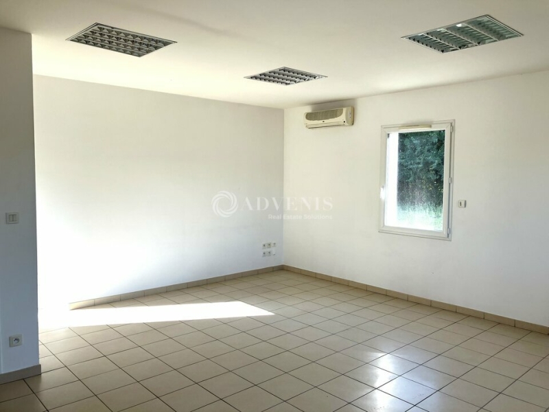 Location Bureaux SAINT-DOULCHARD (18230) - Photo 3