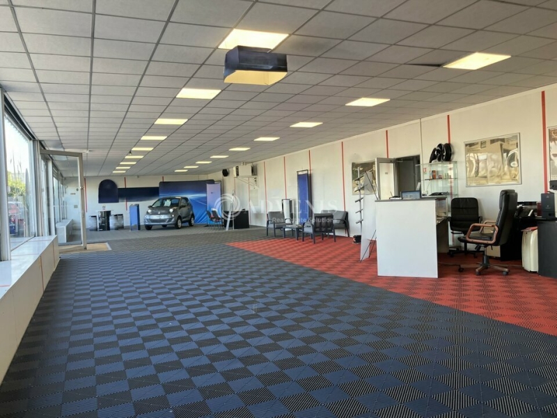 Location Commerces BOURGES (18000) - Photo 1