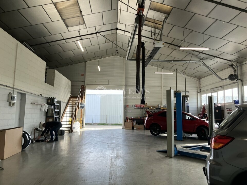 Vente Investisseur Activités Entrepôts SAINT-DOULCHARD (18230) - Photo 4