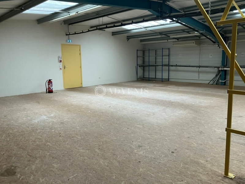 Vente Investisseur Commerces SAINT GERMAIN DU PUY (18390) - Photo 6