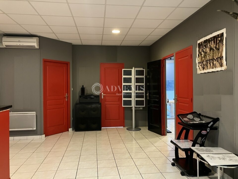 Location Commerces BOURGES (18000) - Photo 1