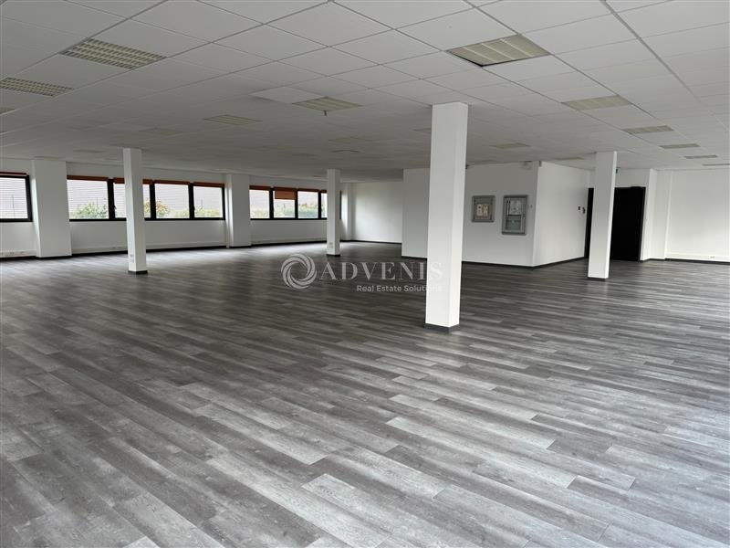 Location Bureaux SAINT PRIEST (69800) - Photo 1