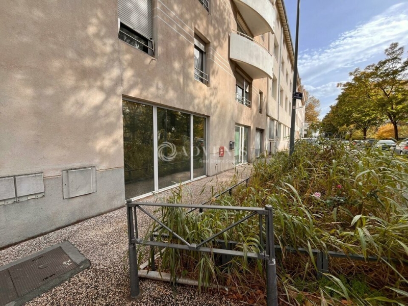 Location Commerces VILLEURBANNE (69100) - Photo 1