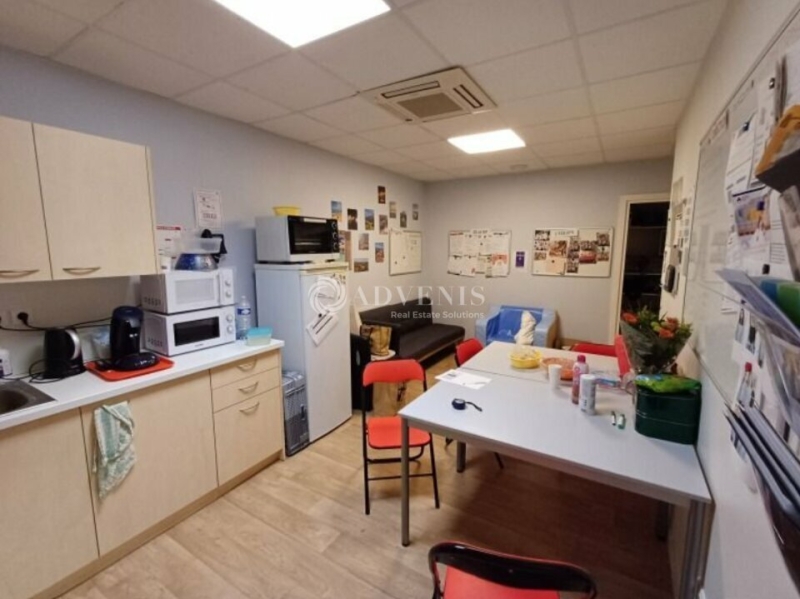 Location Commerces VAULX-EN-VELIN (69120) - Photo 8