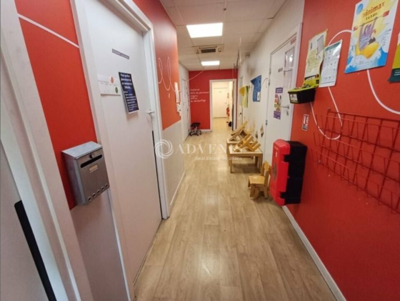 Location Commerces VAULX-EN-VELIN (69120) - Photo 9