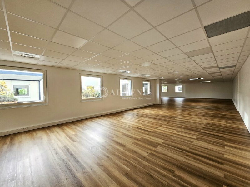 Location Bureaux GENNEVILLIERS (92230) - Photo 2