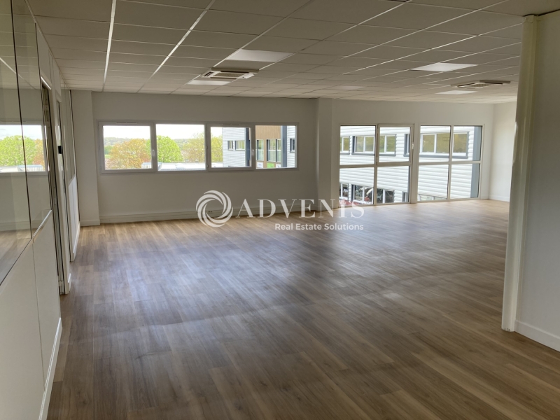 Location Bureaux SAINT SATURNIN (72650) - Photo 1