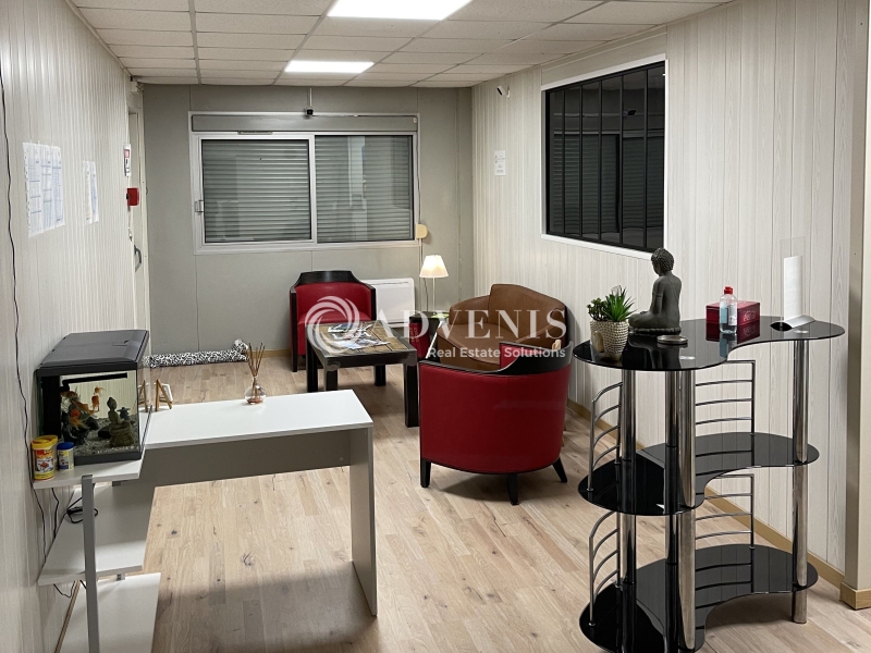 Location Bureaux SAINT SATURNIN (72650) - Photo 2