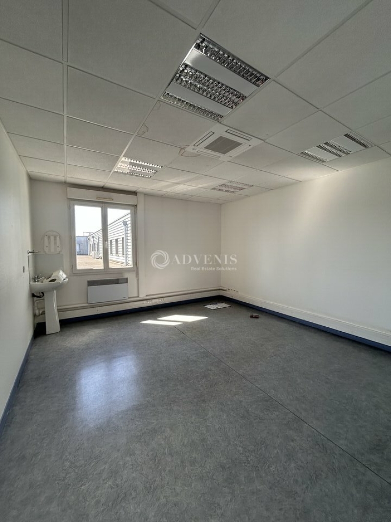 Vente Investisseur Bureaux LA CHAPELLE SAINT AUBIN (72650) - Photo 2