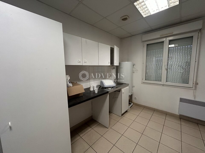 Vente Investisseur Bureaux LA CHAPELLE SAINT AUBIN (72650) - Photo 3