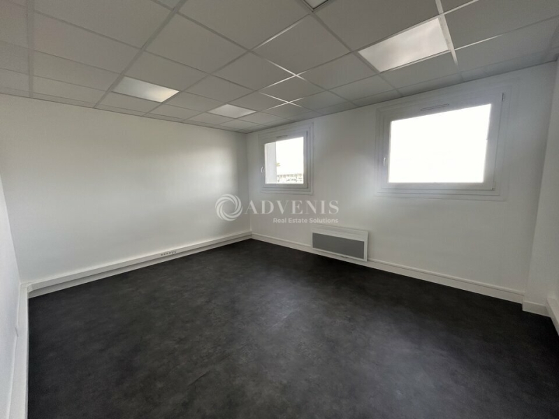 Location Bureaux LE MANS (72100) - Photo 1