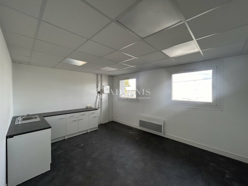 Location Bureaux LE MANS (72100) - Photo 2