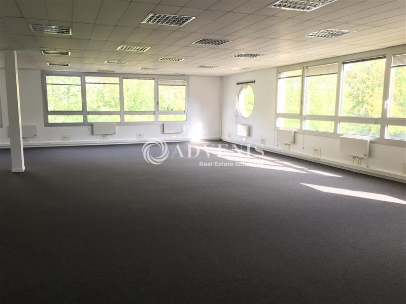 Location Bureaux EMERAINVILLE (77184) - Photo 2