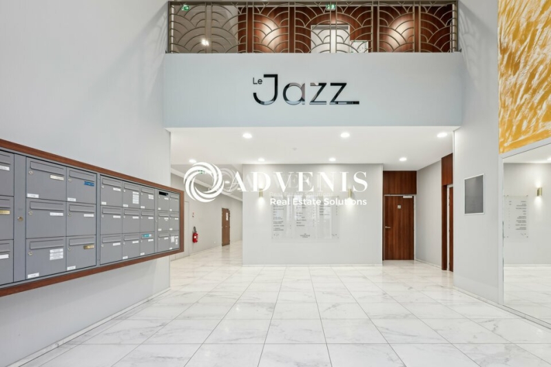 Location Bureaux CHESSY (77700) - Photo 1