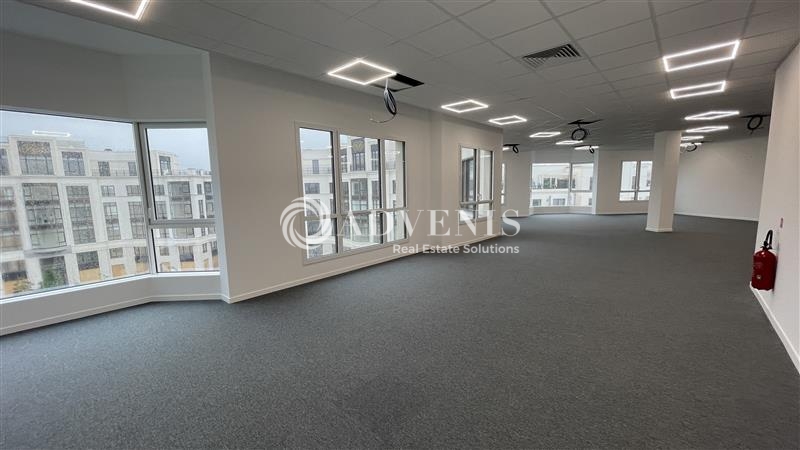 Location Bureaux CHESSY (77700) - Photo 1