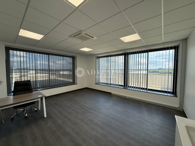 Location Bureaux JOSSIGNY (77600) - Photo 3