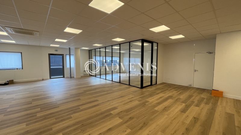 Vente Utilisateur Bureaux FERRIERES (77164) - Photo 2