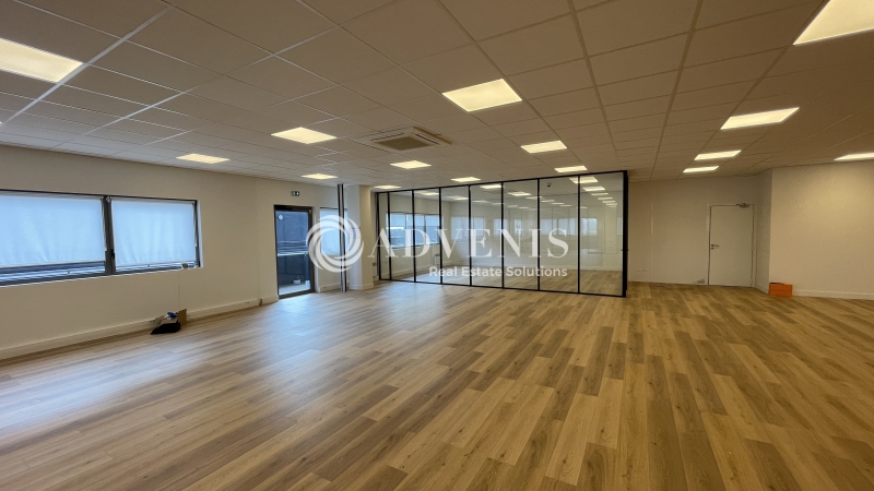 Vente Utilisateur Bureaux FERRIERES (77164) - Photo 3