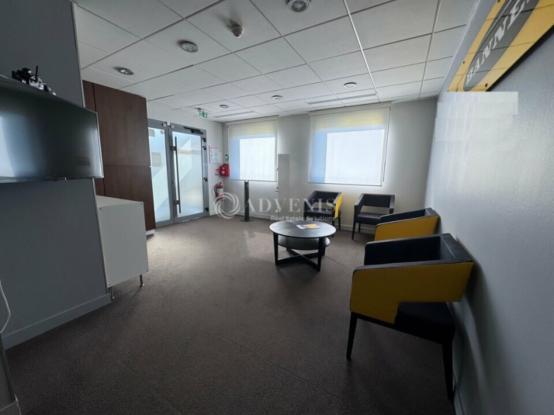 Location Bureaux MAGNY LE HONGRE (77700) - Photo 2