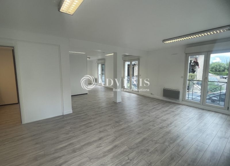 Location Bureaux ROISSY EN FRANCE (95700) - Photo 2