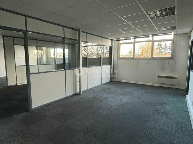 Location Commerces FLEURY LES AUBRAIS (45400) - Photo 10