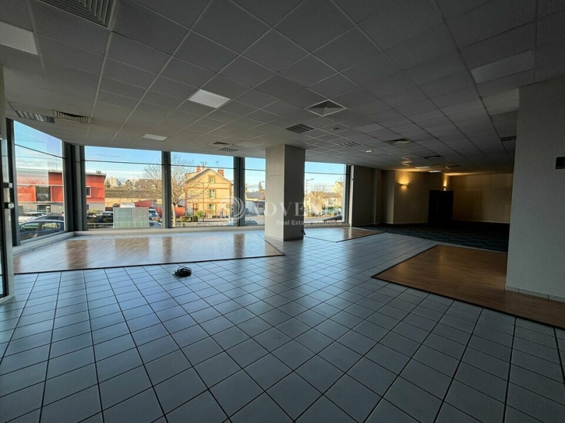 Location Commerces FLEURY LES AUBRAIS (45400) - Photo 2
