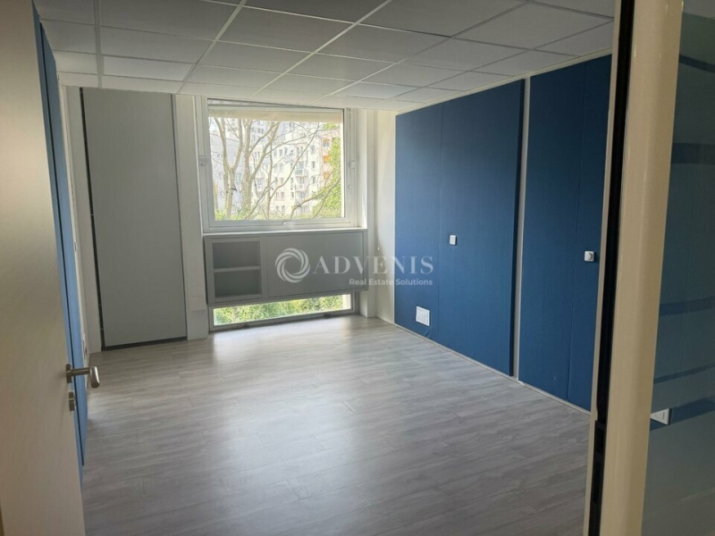 Location Bureaux PARIS (75019) - Photo 9