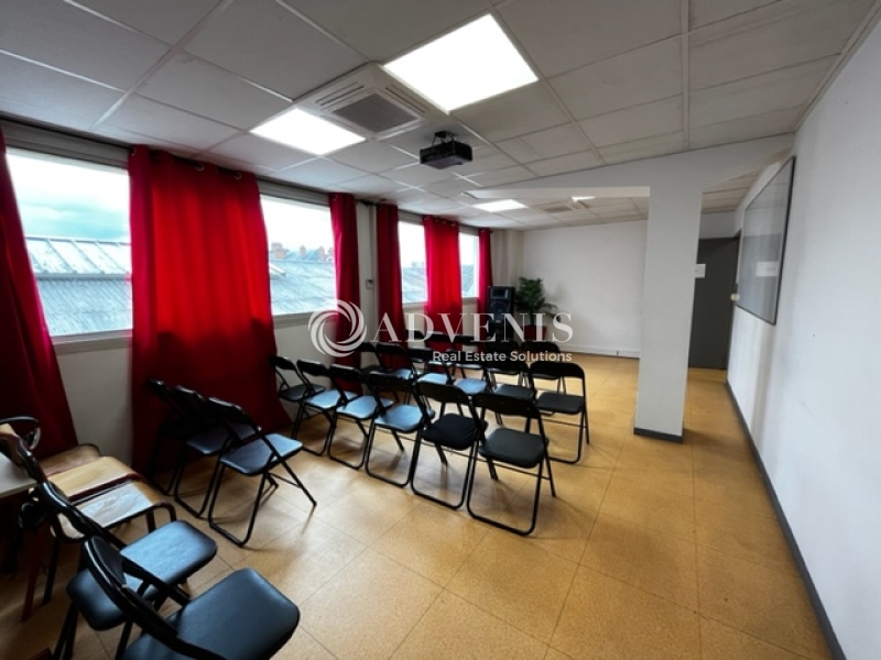 Location Bureaux TOURS (37000) - Photo 1