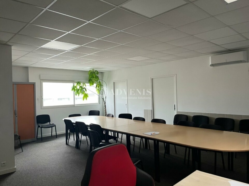 Location Activités Entrepôts SAINT PIERRE DES CORPS (37700) - Photo 3