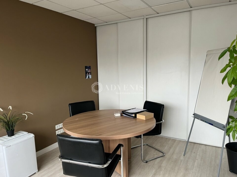 Location Activités Entrepôts SAINT PIERRE DES CORPS (37700) - Photo 8